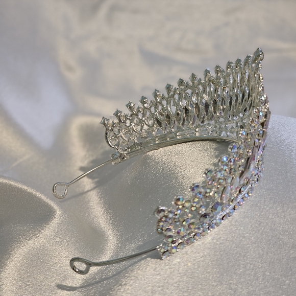 Shimmering Rhinestone Headpiece - Picture 3 of 3